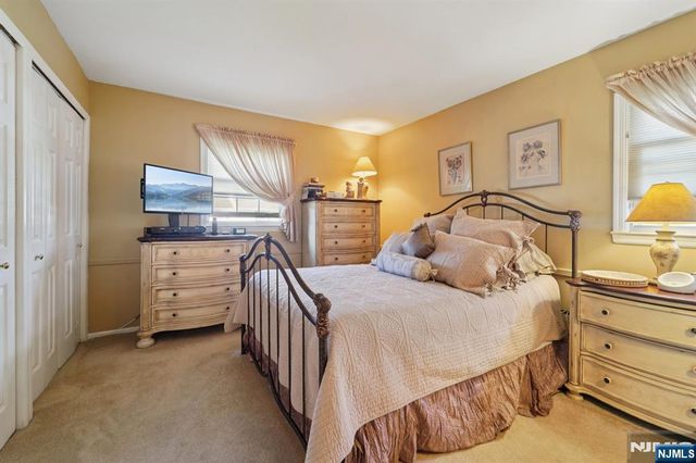 15 Ella Lane, Wayne, NJ 07470