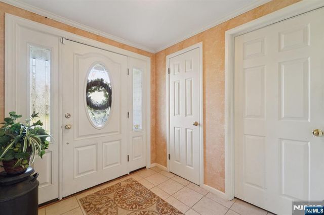 15 Ella Lane, Wayne, NJ 07470