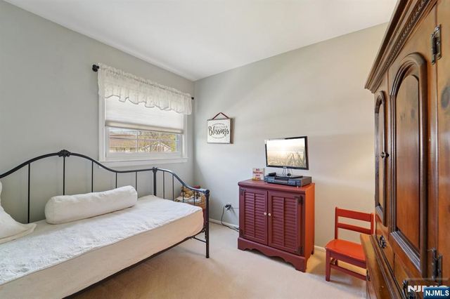 15 Ella Lane, Wayne, NJ 07470