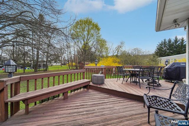 15 Ella Lane, Wayne, NJ 07470