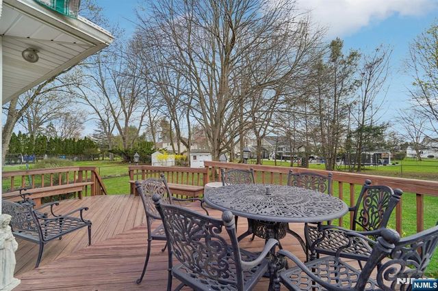 15 Ella Lane, Wayne, NJ 07470
