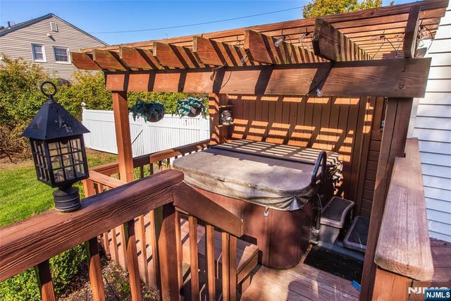 15 Ella Lane, Wayne, NJ 07470