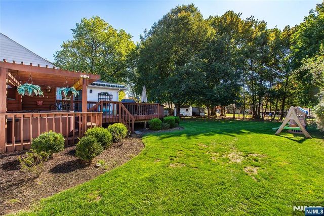 15 Ella Lane, Wayne, NJ 07470