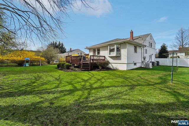 15 Ella Lane, Wayne, NJ 07470