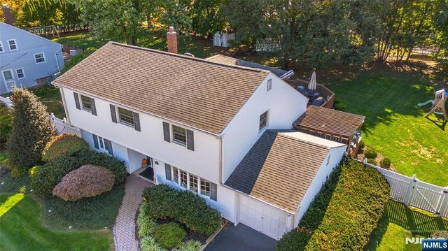 15 Ella Lane, Wayne, NJ 07470