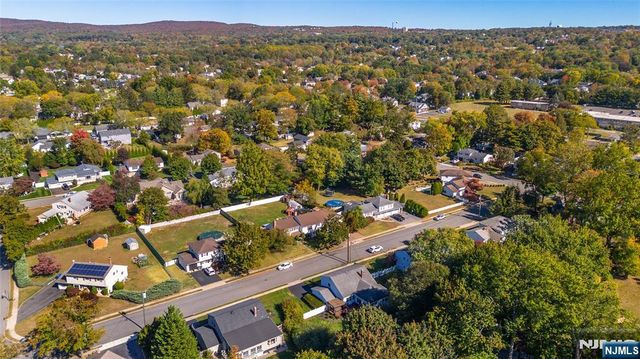 15 Ella Lane, Wayne, NJ 07470
