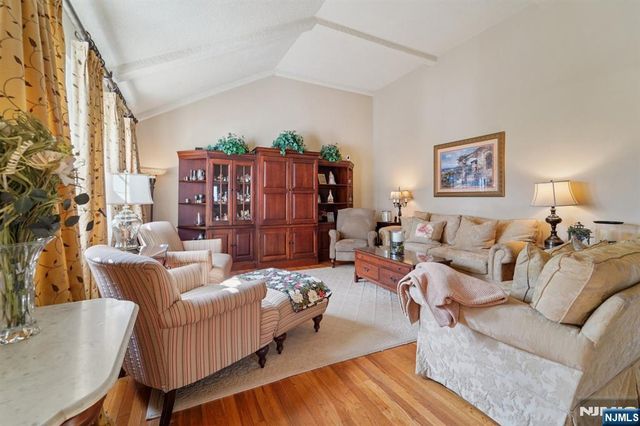15 Ella Lane, Wayne, NJ 07470