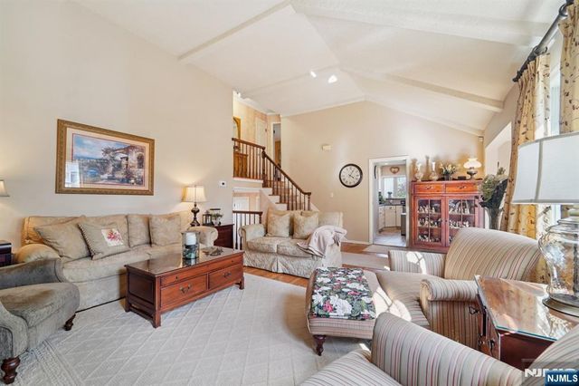 15 Ella Lane, Wayne, NJ 07470