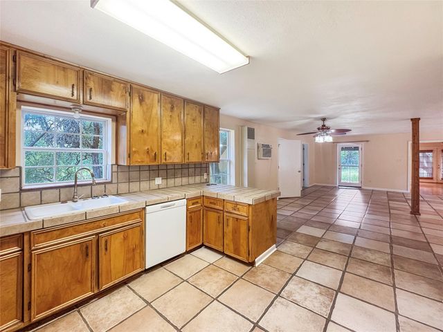 1101 Days End RD, Wimberley, TX 78676