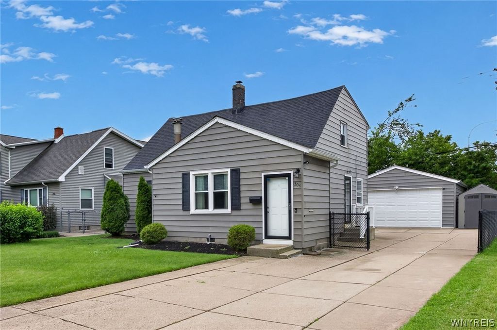 304 Vicksburg Avenue, Tonawanda, NY 14150