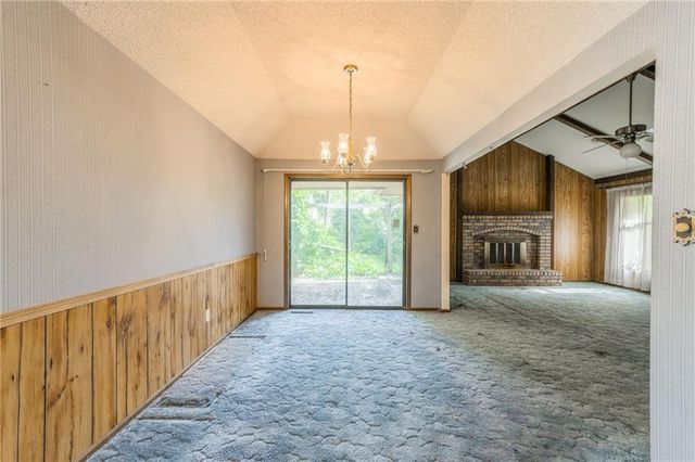 16312 E 28th Street, Independence, MO 64055