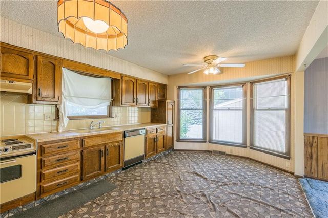 16312 E 28th Street, Independence, MO 64055