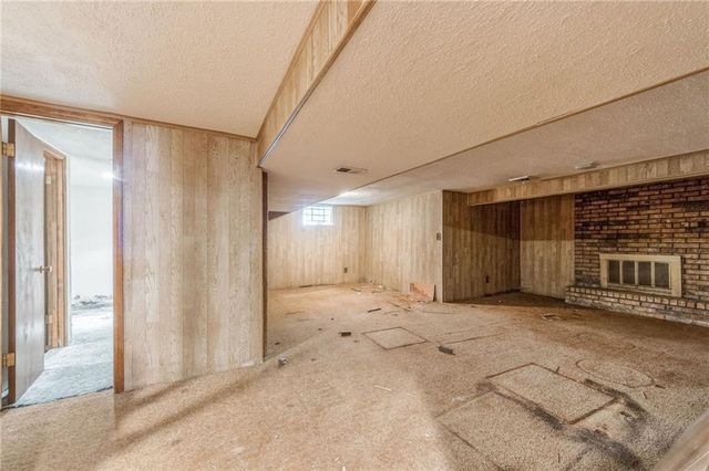 16312 E 28th Street, Independence, MO 64055