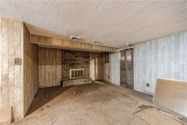 16312 E 28th Street, Independence, MO 64055