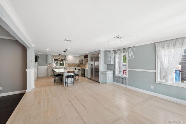 1210 Hyman Avenue, Bay Shore, NY 11706
