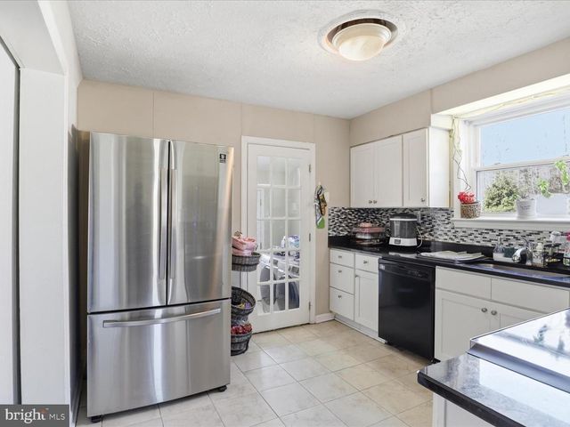 16115 HOLLY DR, Waldorf, MD 20601