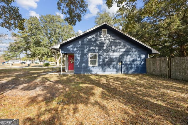 295 Mallard Pointe Drive, Woodbine, GA 31569