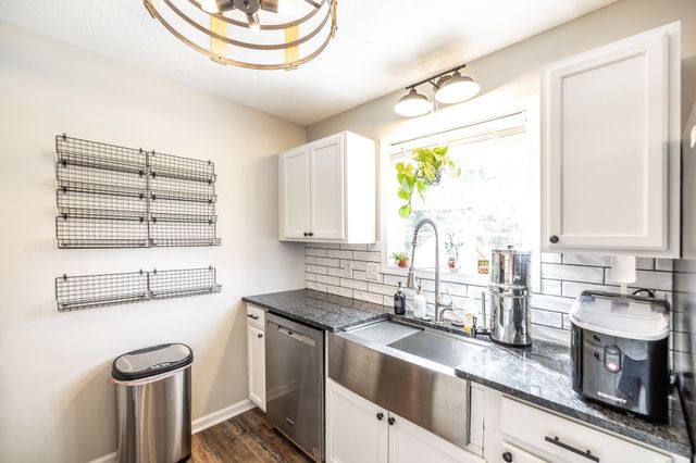 1888 Darlington Dr, Clarksville, TN 37042