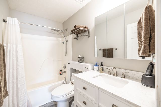 1888 Darlington Dr, Clarksville, TN 37042