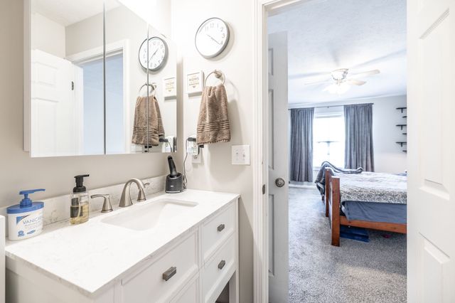 1888 Darlington Dr, Clarksville, TN 37042