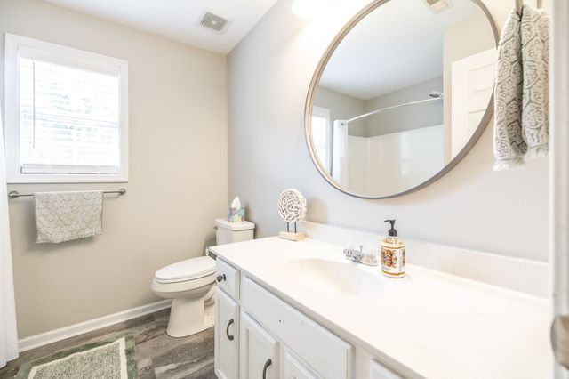 1888 Darlington Dr, Clarksville, TN 37042