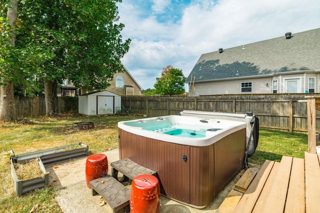 1888 Darlington Dr, Clarksville, TN 37042