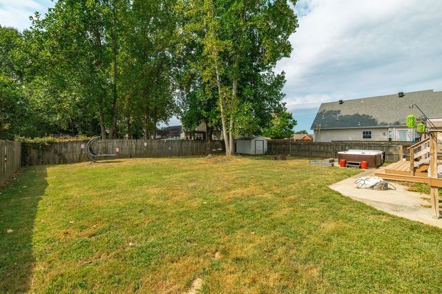 1888 Darlington Dr, Clarksville, TN 37042