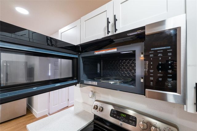 5248 KING STREET, Zephyrhills, FL 33542