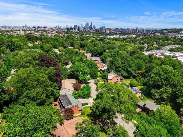 205 Gardner Rd, Brookline, MA 02445