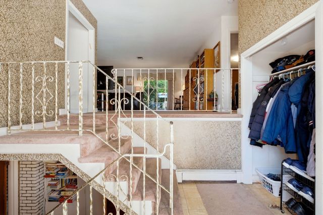 205 Gardner Rd, Brookline, MA 02445
