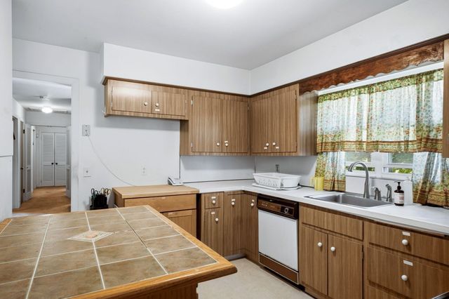 205 Gardner Rd, Brookline, MA 02445