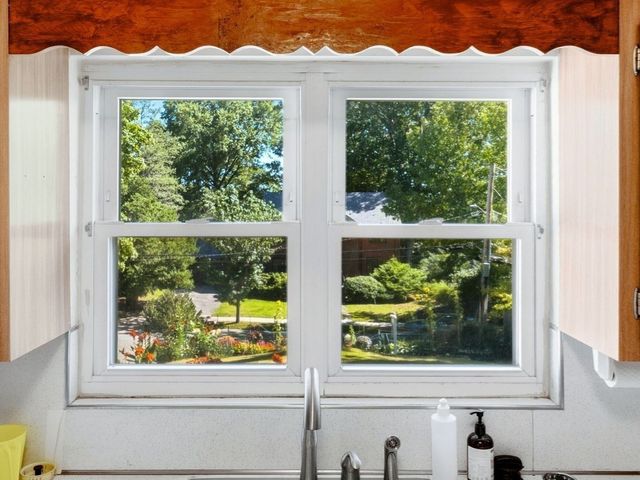 205 Gardner Rd, Brookline, MA 02445