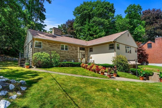 205 Gardner Rd, Brookline, MA 02445
