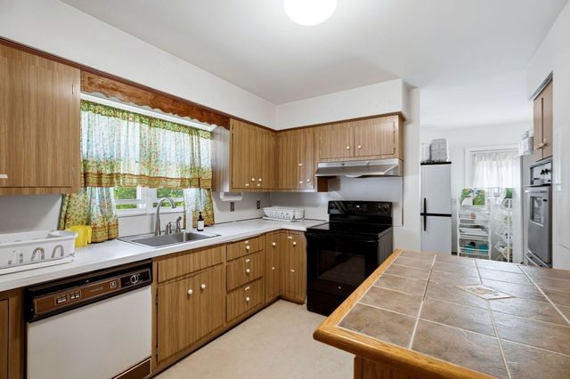 205 Gardner Rd, Brookline, MA 02445