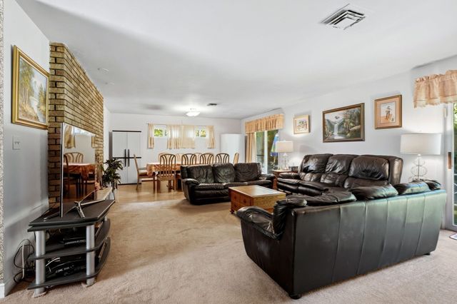 205 Gardner Rd, Brookline, MA 02445