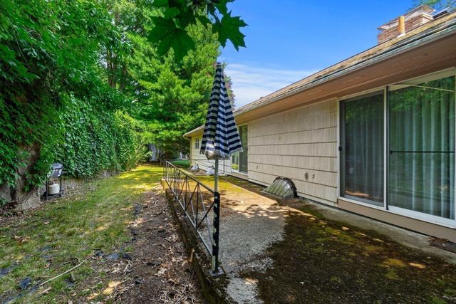 205 Gardner Rd, Brookline, MA 02445