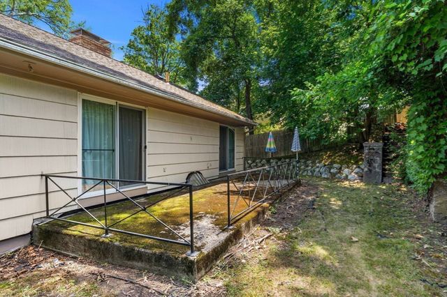 205 Gardner Rd, Brookline, MA 02445