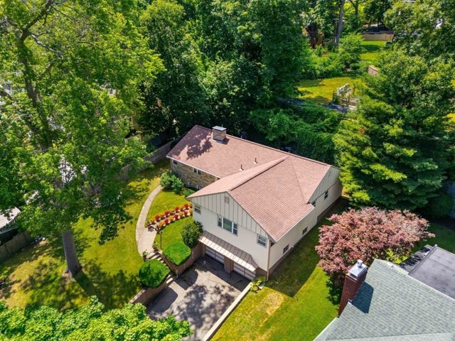 205 Gardner Rd, Brookline, MA 02445
