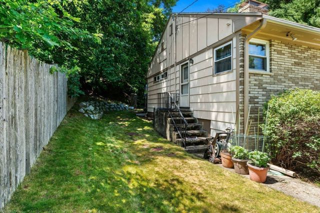 205 Gardner Rd, Brookline, MA 02445