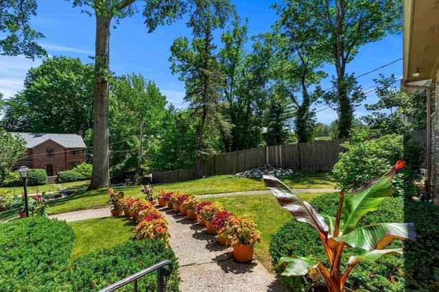 205 Gardner Rd, Brookline, MA 02445