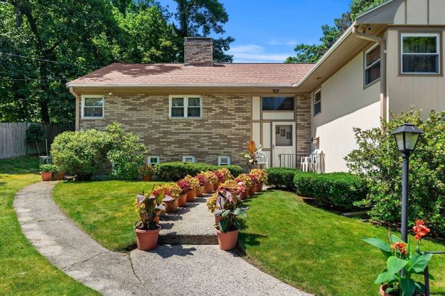 205 Gardner Rd, Brookline, MA 02445
