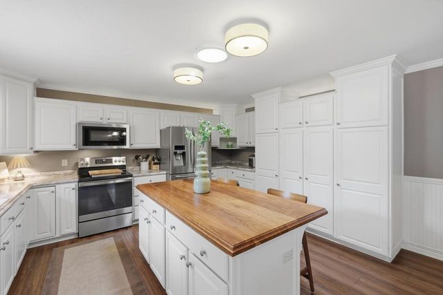 1182 Broadway Drive, Sun Prairie, WI 53590