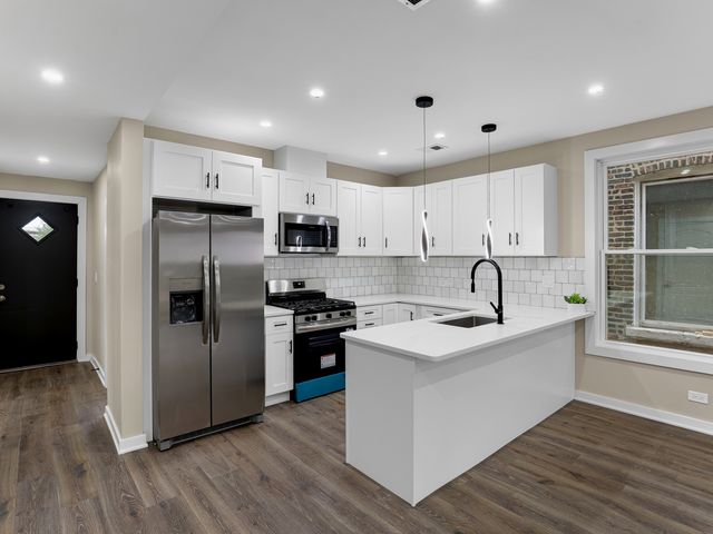 4918 W Fulton Street, Chicago, IL 60644