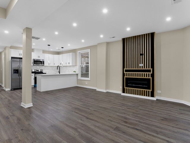 4918 W Fulton Street, Chicago, IL 60644