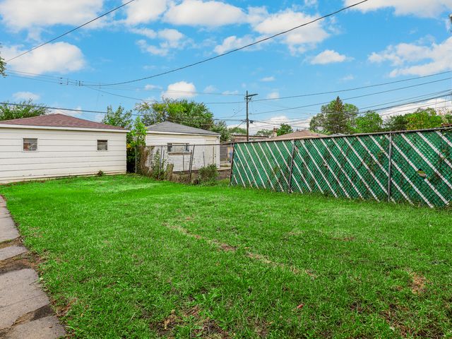 4918 W Fulton Street, Chicago, IL 60644