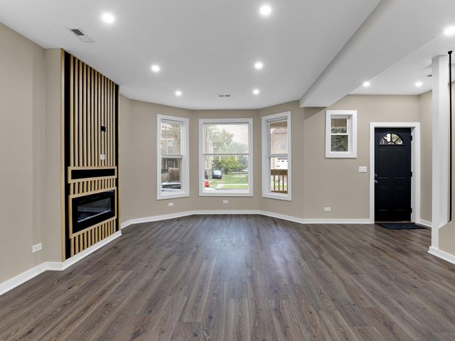 4918 W Fulton Street, Chicago, IL 60644