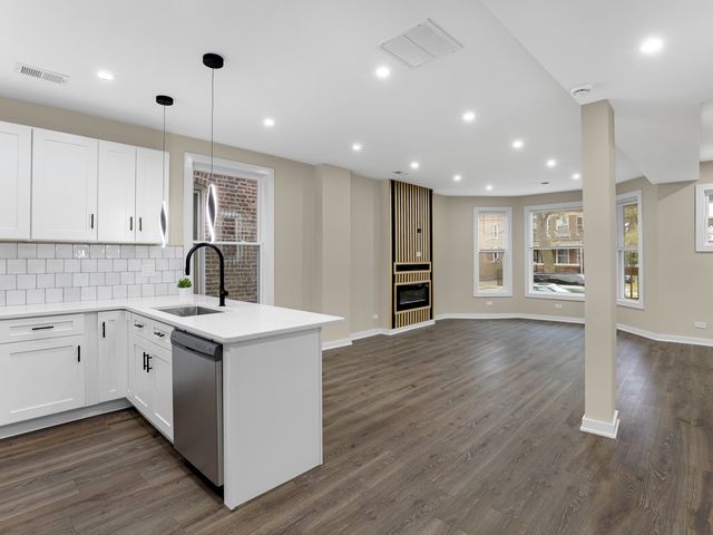 4918 W Fulton Street, Chicago, IL 60644