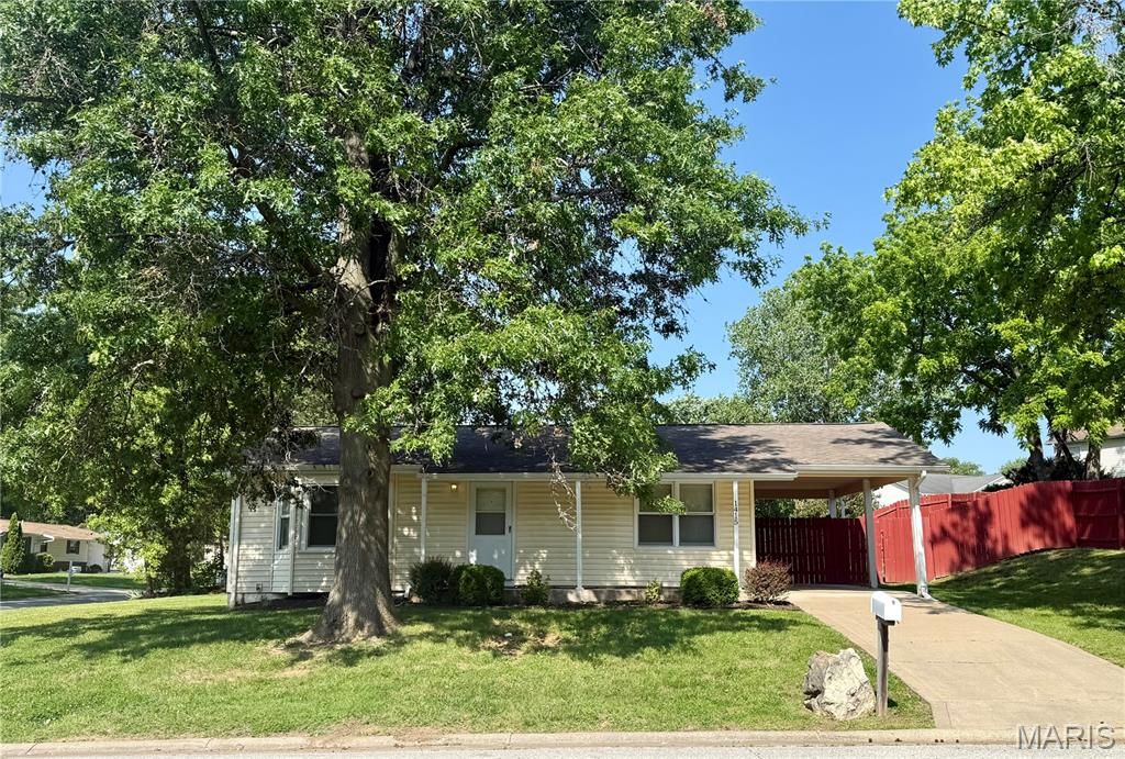 Image 1 of property listing at 1415 Cinnamon Hills Drive, St Peters, MO 63303