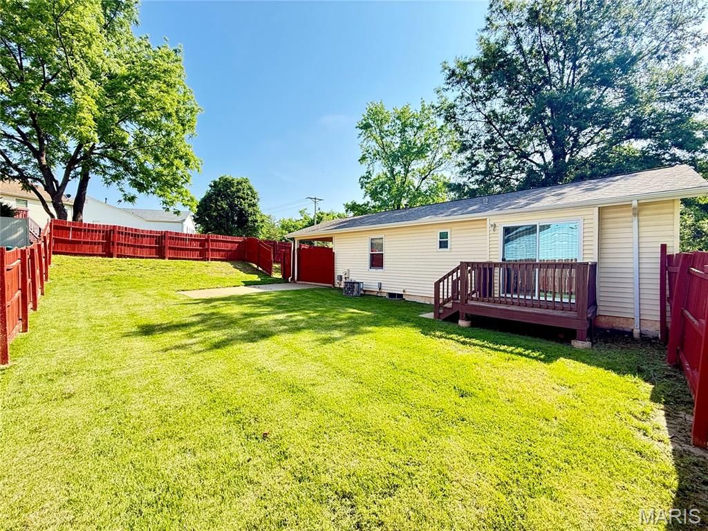 Image 11 of property listing at 1415 Cinnamon Hills Drive, St Peters, MO 63303