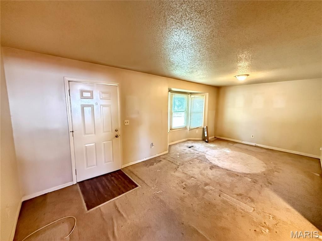 Image 4 of property listing at 1415 Cinnamon Hills Drive, St Peters, MO 63303